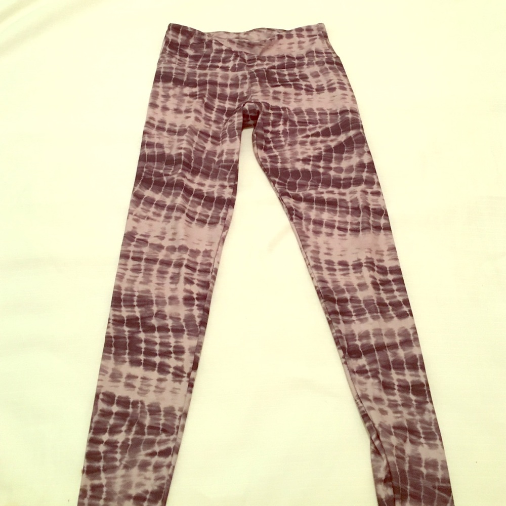 Yoga stretch pants in skeleton design